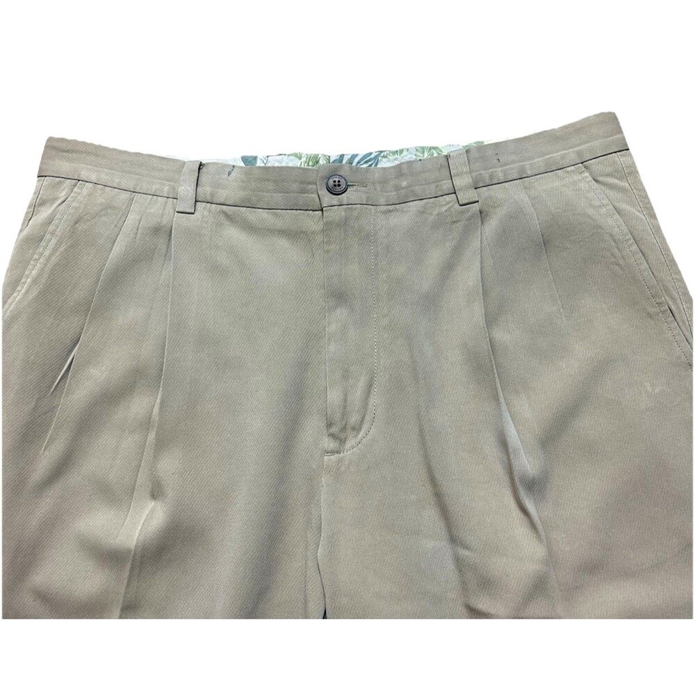 Tommy Bahama Chino Shorts Mens 36 / 9 Khaki Silk Cotton Pleated Casual READ - Picture 2 of 9